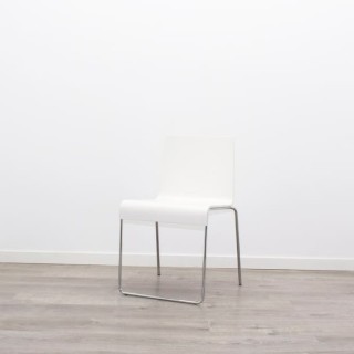 Silla confidente de madera blanca sin brazos 2