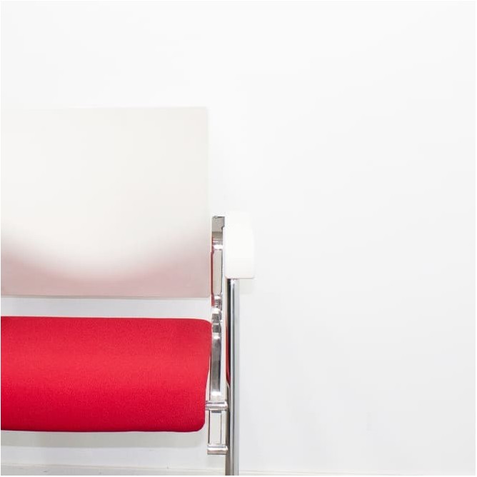 Silla confidente con pala o sin pala y asiento tapizado en rojo