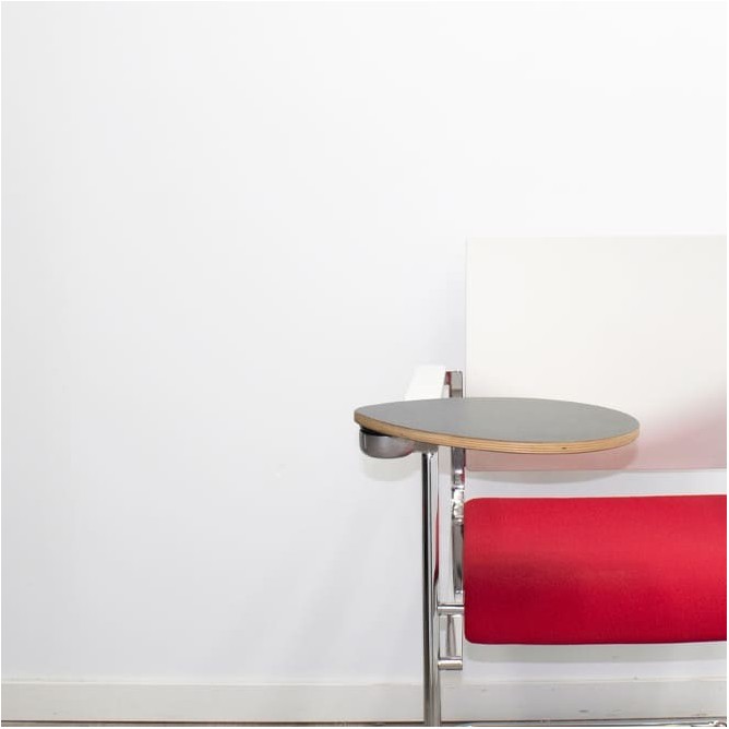 Silla confidente con pala o sin pala y asiento tapizado en rojo
