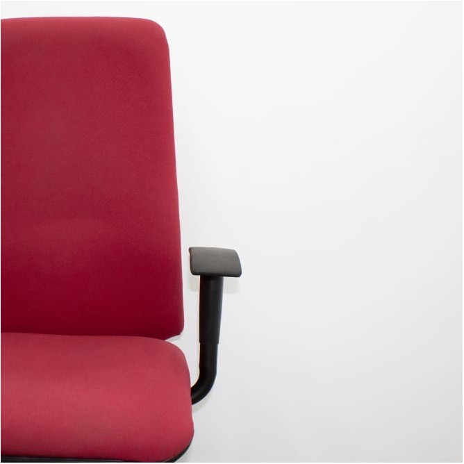 Silla operativa roja contacto permanente