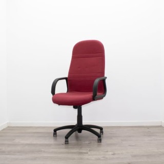 Silla operativa roja con brazos fijos 2