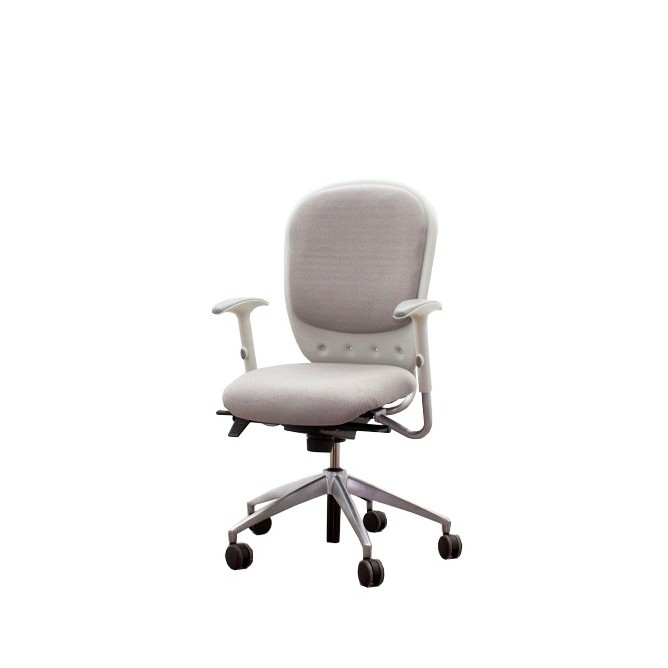 Silla operativa gris con brazos regulables
