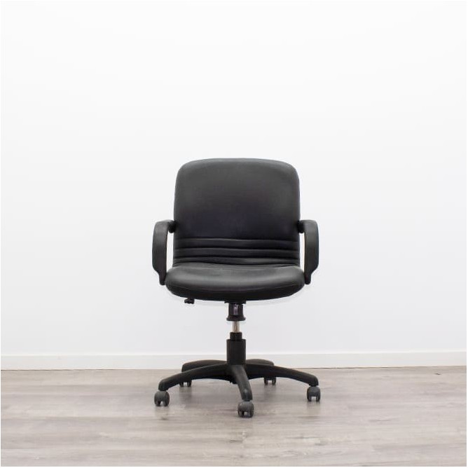Silla operativa giratoria en napel negro con brazos fijos