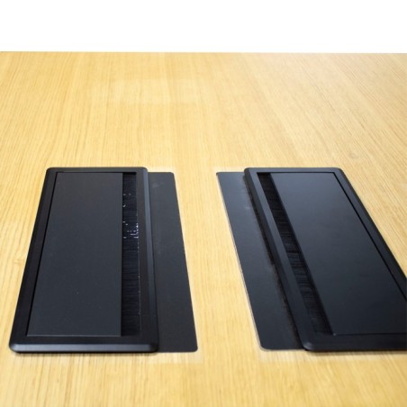 Mesa multipuestos de 8 puestos en roble y negra de 480,5cm