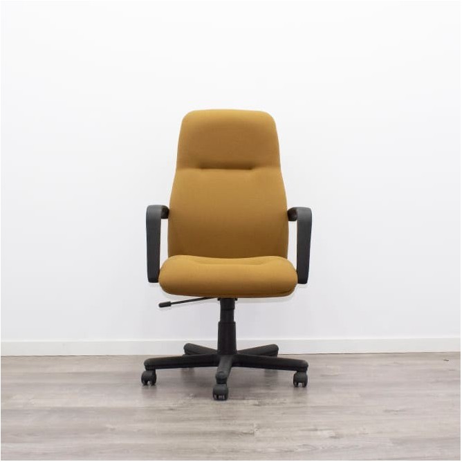 Conjunto silla operativa y 2 sillas confidentes en mostaza