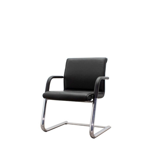 Silla confidente en piel negra y base patín cromada - Mercaoficina