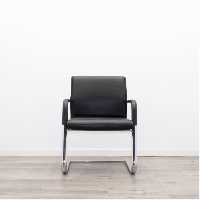 Silla confidente en piel negra y base patín cromada - Mercaoficina