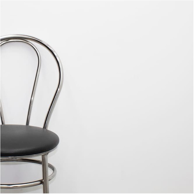 Silla colectividad con asiento de napel y respaldo cromado