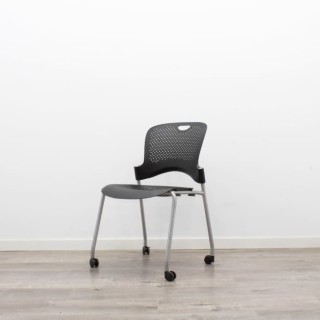 Silla colectividad en polipropileno negro con o sin brazos 2