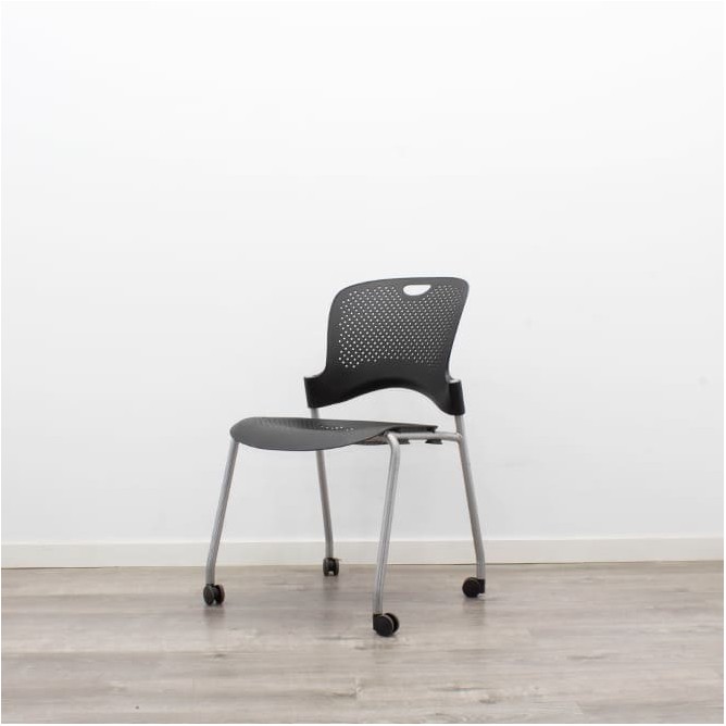 Silla colectividad en polipropileno negro con o sin brazos