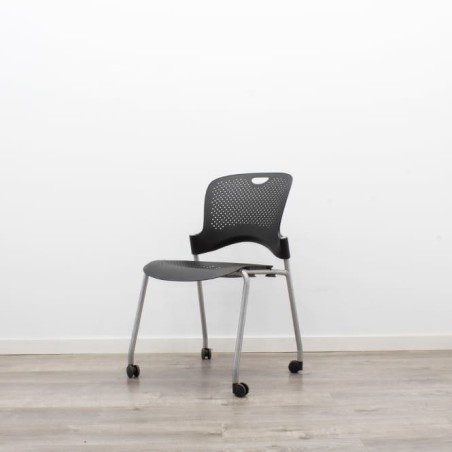 Silla colectividad en polipropileno negro con o sin brazos