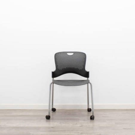 Silla colectividad en polipropileno negro con o sin brazos