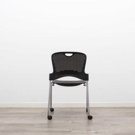 Silla colectividad en polipropileno negro con o sin brazos