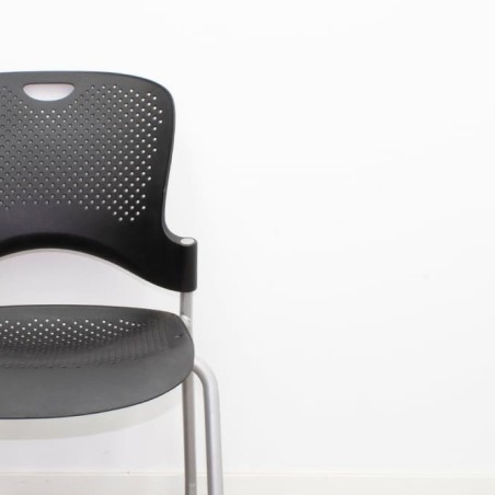 Silla colectividad en polipropileno negro con o sin brazos