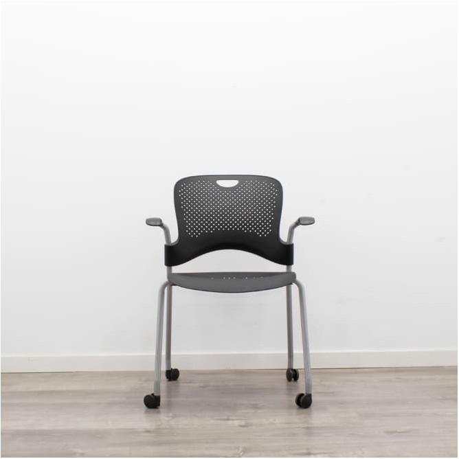 Silla colectividad en polipropileno negro con o sin brazos