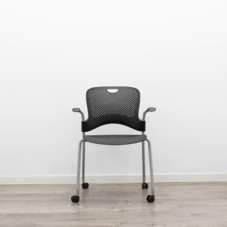Silla colectividad en polipropileno negro con o sin brazos