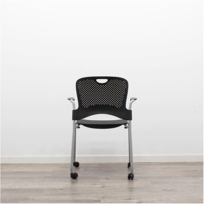 Silla colectividad en polipropileno negro con o sin brazos