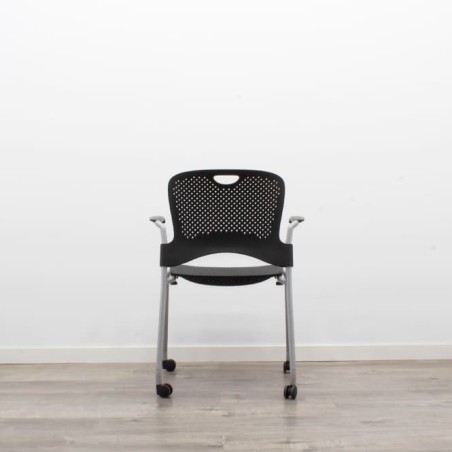 Silla colectividad en polipropileno negro con o sin brazos