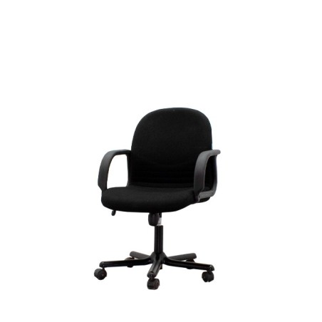 Silla operativa giratoria tapizada en negro