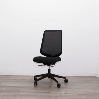 Silla operativa negra con respaldo de malla DOT.PRO 2