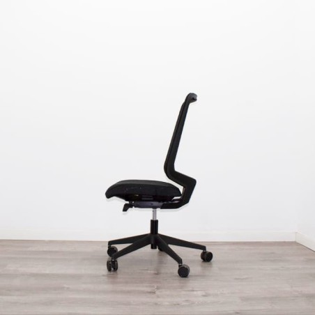 Silla operativa negra con respaldo de malla DOT.PRO