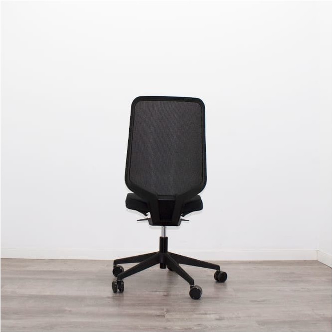 Silla operativa negra con respaldo de malla DOT.PRO
