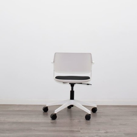 Silla operativa CAPPA blanca con asiento negro
