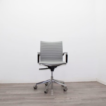 Silla operativa en napel gris con sistema basculante