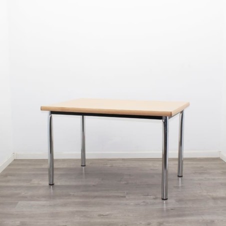 Mesa auxiliar patas cilíndricas cromadas de 120cm