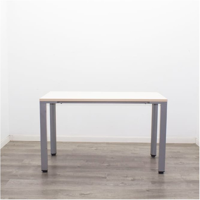 Mesa auxiliar estructura gris y tapa blanca de 120cm
