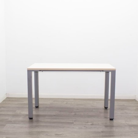 Mesa auxiliar estructura gris y tapa blanca de 120cm