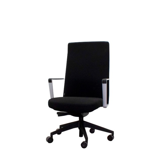 Silla dirección tapizada negra con brazos fijos