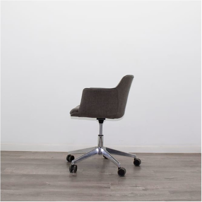 Silla giratoria gris jaspeado y base cromada