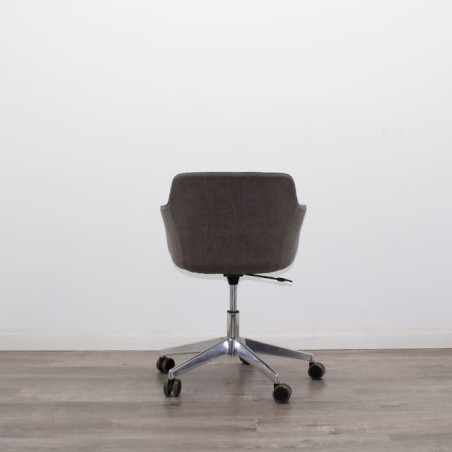 Silla giratoria gris jaspeado y base cromada