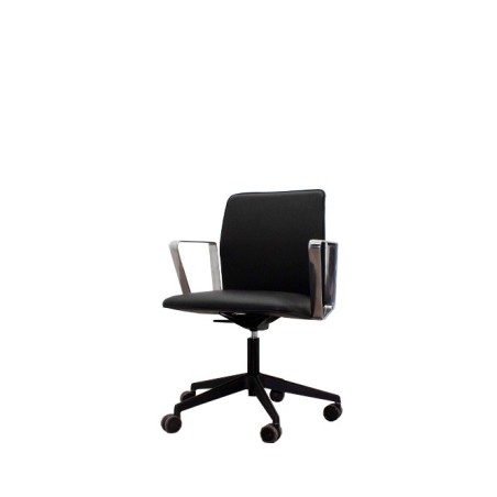 Silla giratoria brazos fijos cromados en napel negro