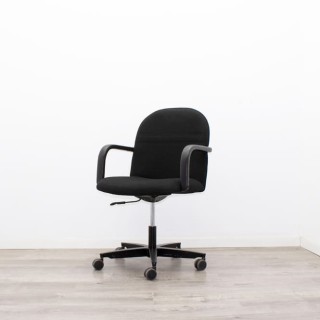Silla giratoria tapizada negra respaldo medio 2