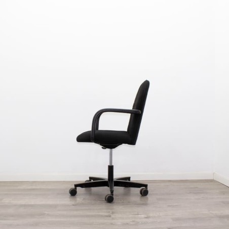 Silla giratoria tapizada negra respaldo medio
