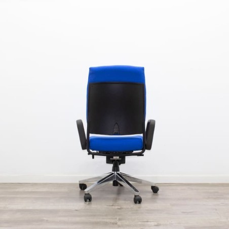 Silla operativa tapizada azul y sistema basculante