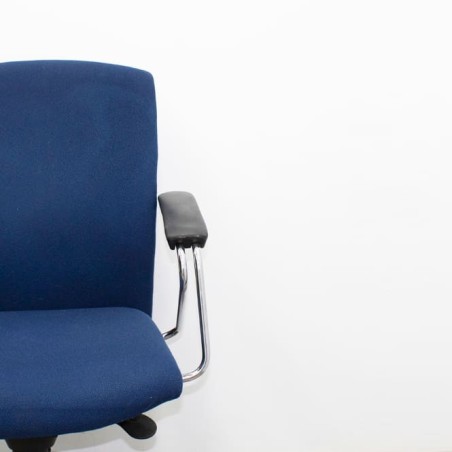 Silla operativa tapizada azul con respaldo regulable - Mercaoficina