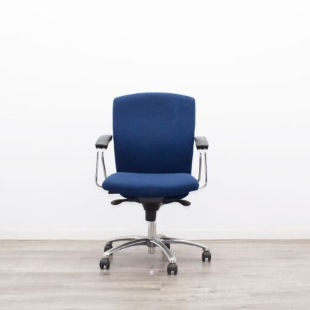 Silla operativa tapizada azul con respaldo regulable - Mercaoficina