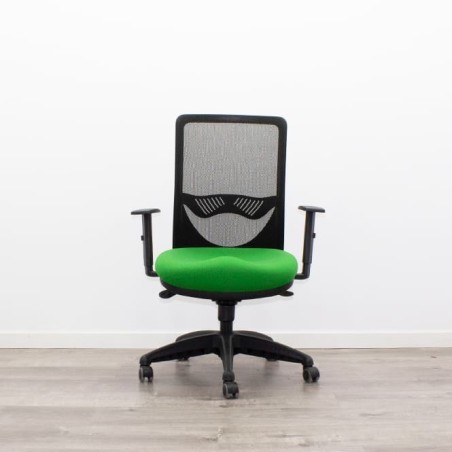 Silla operativa tapizada verde con tensor lumbar