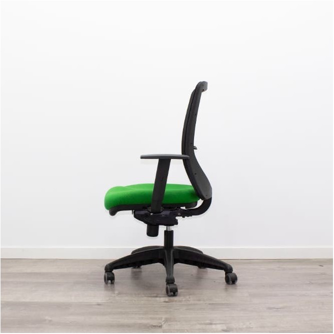 Silla operativa tapizada verde con tensor lumbar