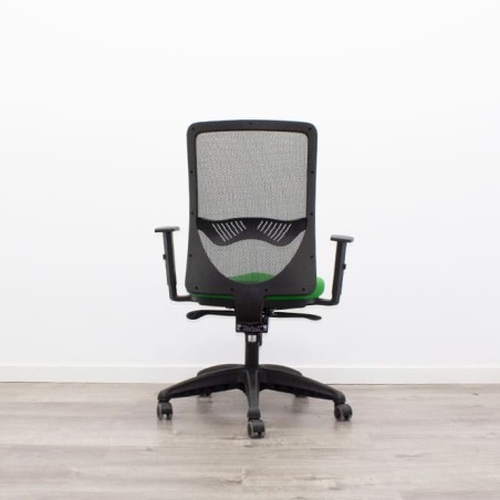 Silla operativa tapizada verde con tensor lumbar