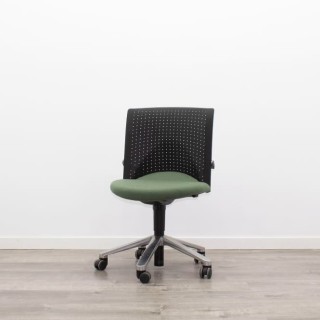 Silla operativa verde y respaldo polipropileno negro sin brazos 2