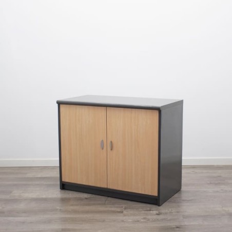 Armario bajo todo puerta gris y arce de 88,5cm