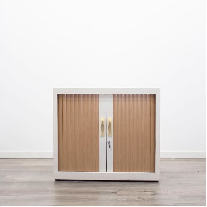 Armario bajo metálico blanco y puerta persiana peral de 80cm