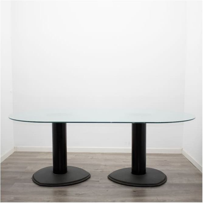 Mesa de juntas ovalada de cristal y peanas metálicas de 200cm