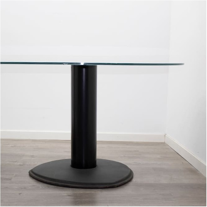 Mesa de juntas ovalada de cristal y peanas metálicas de 200cm