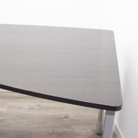 Mesa operativa con ala en melamina ceniza de 210cm