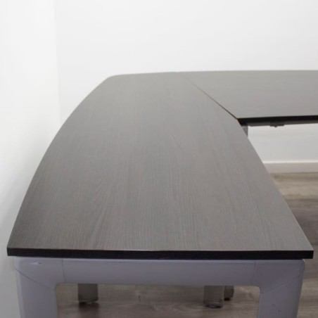 Mesa operativa con ala en melamina ceniza de 210cm